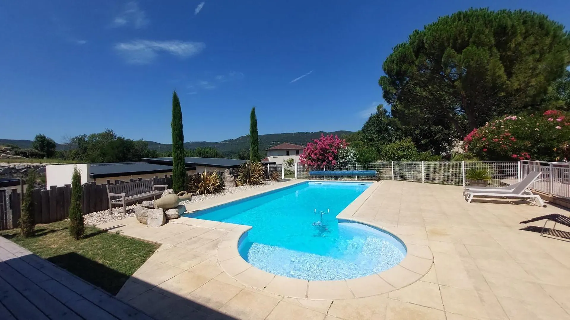 Terre De Crussol - Gite 3 Etoiles En Ardeche, Avec Piscine Et Clim, 2-4 Personnes Saint-Peray France